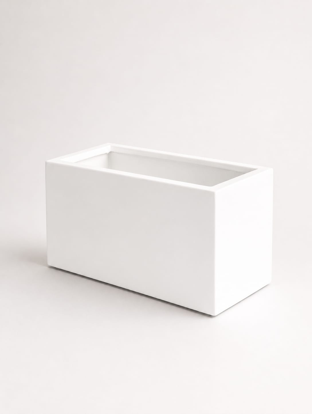 white fibre pot - Hight:18cm. Wild:18cm. Length:34cm.